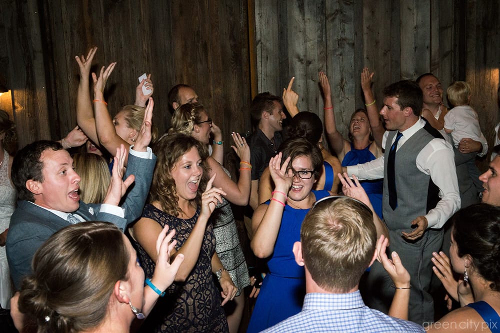 10 Tips to Make a Wedding Fun for Your Guests