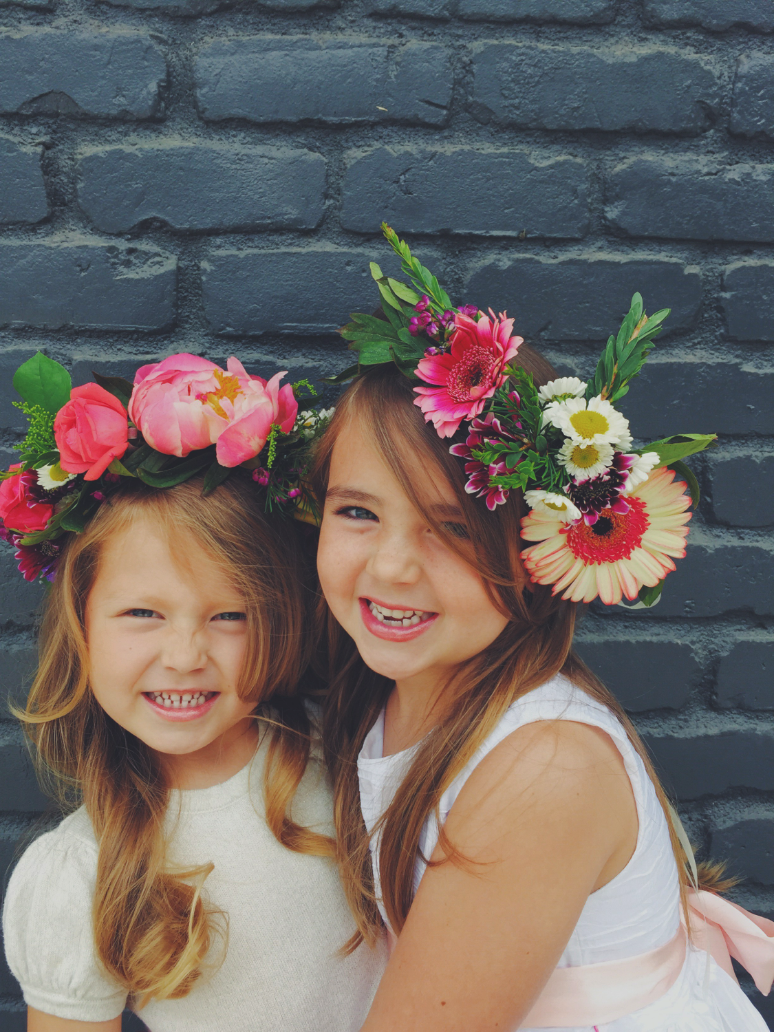 Flower girls model DIY flower crowns