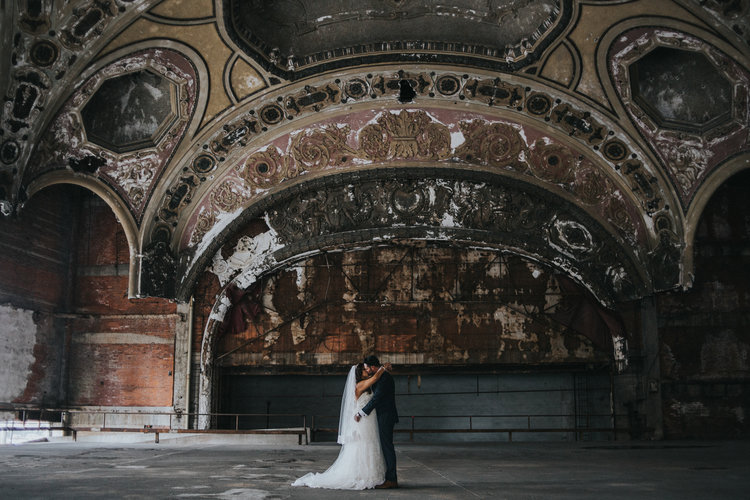 6 Affordable Detroit Wedding Photographers
