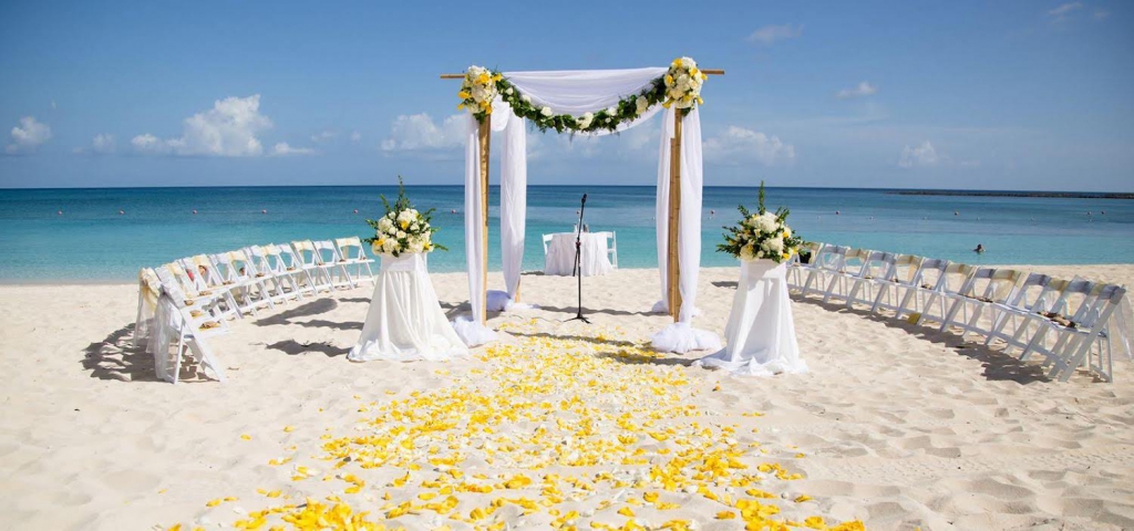 The Best Destination Wedding Venues in the Bahamas 