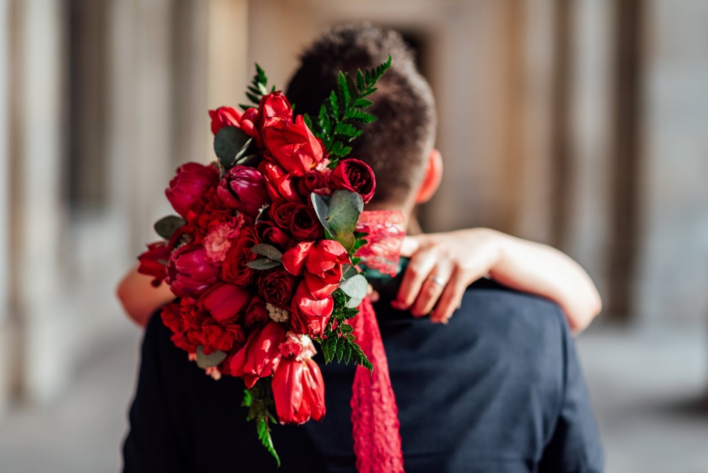 Red flowers make for rich winter wedding colors